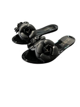 Load image into Gallery viewer, Black Flower Sandals
