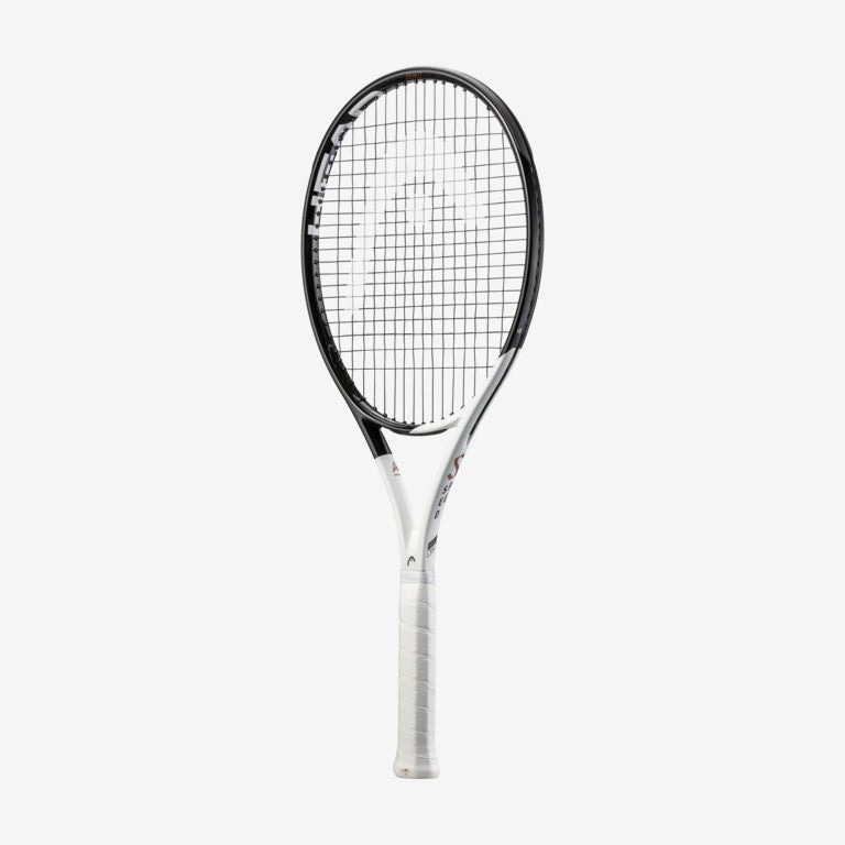As the most maneuverable member of the Speed family, the Team L 2022 is ideal for dedicated beginners, early intermediates or any player who could use an ultra light and maneuverable racquet with pinpoint control.