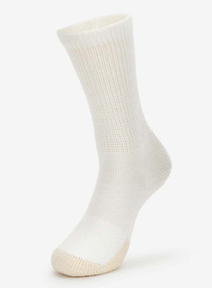 When fast starts, stops and lateral movements on the court cause pain and stress on your feet, turn to this Protection Level 3 crew sock.