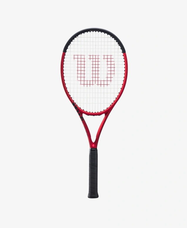 Swing comfortably and swing confidently with the Clash 100L v2, a lighter racket with the same enticing benefits that have come to define the Clash franchise.